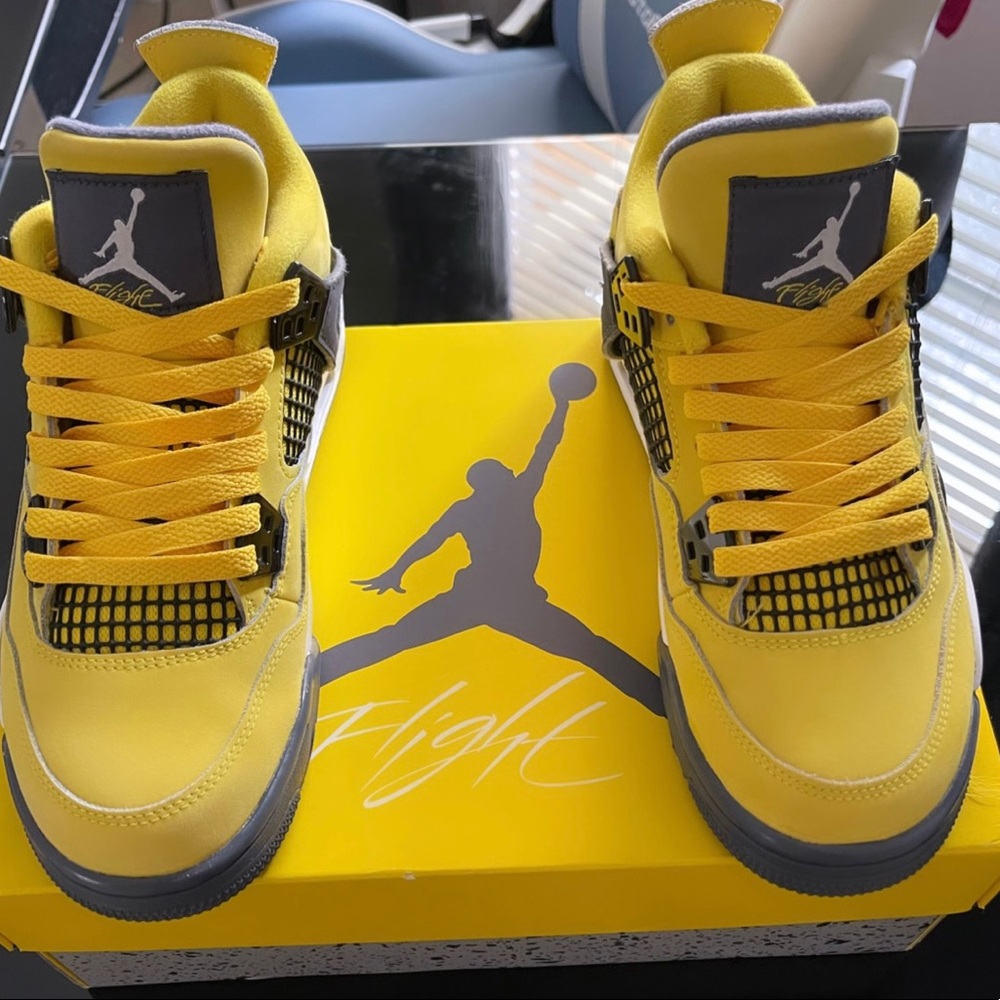 Air Jordan 4 Retro (GS- Grade School)